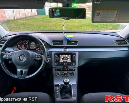 Синий Фольксваген Пассат, объемом двигателя 1.6 л и пробегом 275 тыс. км за 10000 $, фото 2 на Automoto.ua