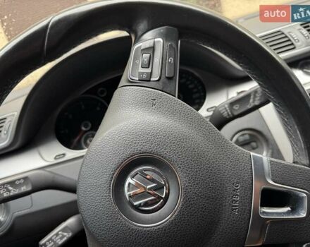 Синій Фольксваген Пассат, об'ємом двигуна 1.6 л та пробігом 240 тис. км за 9700 $, фото 5 на Automoto.ua