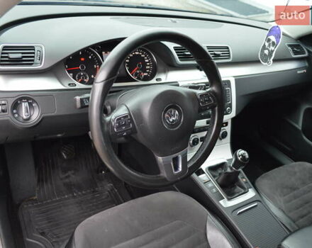 Синий Фольксваген Пассат, объемом двигателя 1.6 л и пробегом 248 тыс. км за 7800 $, фото 8 на Automoto.ua