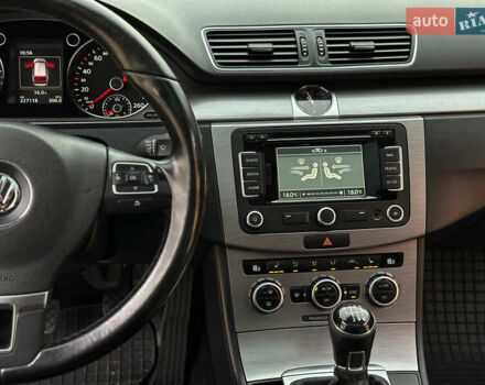 Синий Фольксваген Пассат, объемом двигателя 1.6 л и пробегом 227 тыс. км за 9500 $, фото 28 на Automoto.ua