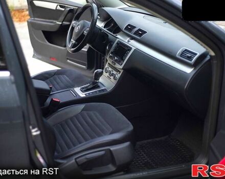 Синий Фольксваген Пассат, объемом двигателя 1.6 л и пробегом 230 тыс. км за 12000 $, фото 5 на Automoto.ua