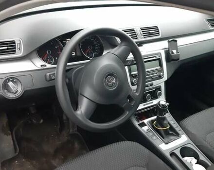 Синий Фольксваген Пассат, объемом двигателя 1.39 л и пробегом 208 тыс. км за 10700 $, фото 9 на Automoto.ua