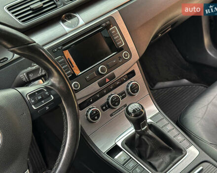 Синий Фольксваген Пассат, объемом двигателя 1.6 л и пробегом 227 тыс. км за 9500 $, фото 27 на Automoto.ua