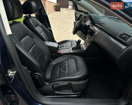 Синий Фольксваген Пассат, объемом двигателя 1.6 л и пробегом 227 тыс. км за 9500 $, фото 32 на Automoto.ua