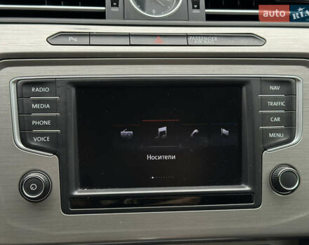 Синій Фольксваген Пассат, об'ємом двигуна 2 л та пробігом 287 тис. км за 15900 $, фото 111 на Automoto.ua