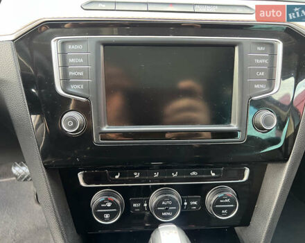 Синий Фольксваген Пассат, объемом двигателя 1.6 л и пробегом 315 тыс. км за 11700 $, фото 19 на Automoto.ua