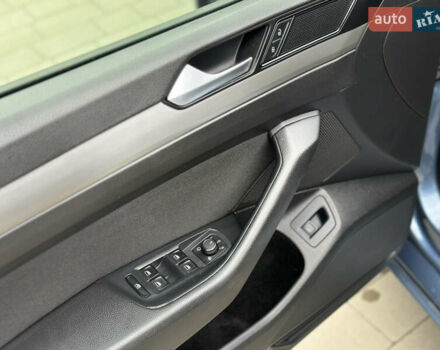 Синій Фольксваген Пассат, об'ємом двигуна 2 л та пробігом 287 тис. км за 15900 $, фото 38 на Automoto.ua