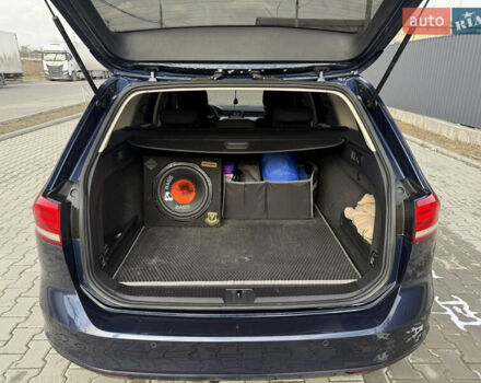 Синій Фольксваген Пассат, об'ємом двигуна 1.6 л та пробігом 320 тис. км за 11600 $, фото 12 на Automoto.ua