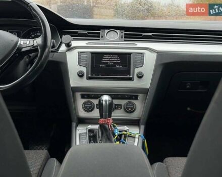 Синий Фольксваген Пассат, объемом двигателя 1.8 л и пробегом 238 тыс. км за 15790 $, фото 42 на Automoto.ua