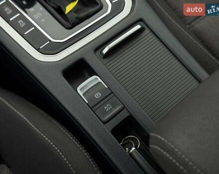 Синий Фольксваген Пассат, объемом двигателя 1.8 л и пробегом 238 тыс. км за 15790 $, фото 26 на Automoto.ua