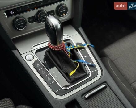 Синий Фольксваген Пассат, объемом двигателя 1.8 л и пробегом 238 тыс. км за 15790 $, фото 25 на Automoto.ua