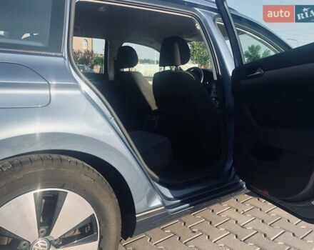 Синий Фольксваген Пассат, объемом двигателя 1.6 л и пробегом 297 тыс. км за 10500 $, фото 5 на Automoto.ua