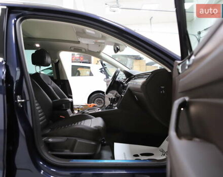 Синий Фольксваген Пассат, объемом двигателя 1.97 л и пробегом 237 тыс. км за 19899 $, фото 105 на Automoto.ua