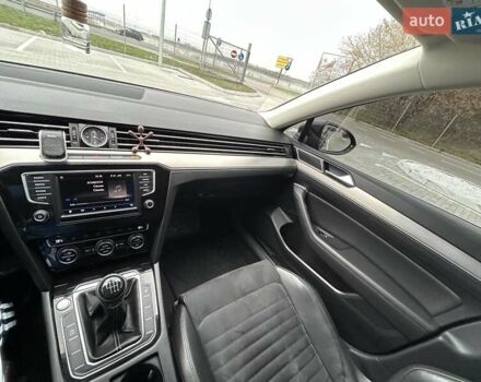 Синий Фольксваген Пассат, объемом двигателя 1.97 л и пробегом 293 тыс. км за 14500 $, фото 10 на Automoto.ua