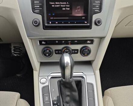 Синий Фольксваген Пассат, объемом двигателя 1.97 л и пробегом 244 тыс. км за 14300 $, фото 9 на Automoto.ua