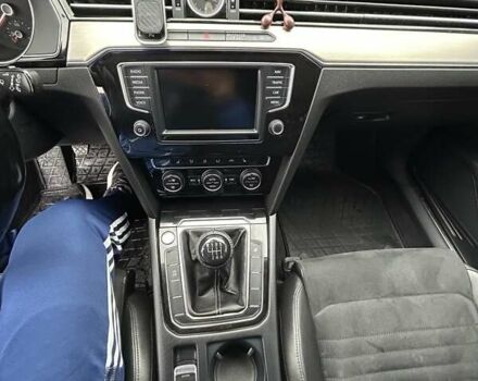 Синий Фольксваген Пассат, объемом двигателя 1.97 л и пробегом 293 тыс. км за 14500 $, фото 13 на Automoto.ua