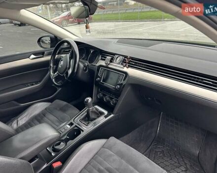 Синий Фольксваген Пассат, объемом двигателя 1.97 л и пробегом 293 тыс. км за 14500 $, фото 30 на Automoto.ua