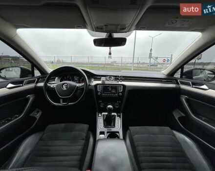 Синий Фольксваген Пассат, объемом двигателя 1.97 л и пробегом 293 тыс. км за 14500 $, фото 4 на Automoto.ua