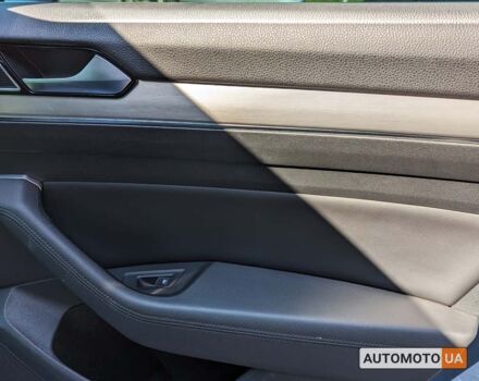 Синий Фольксваген Пассат, объемом двигателя 2 л и пробегом 215 тыс. км за 20200 $, фото 12 на Automoto.ua