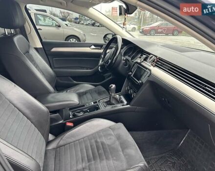 Синий Фольксваген Пассат, объемом двигателя 1.97 л и пробегом 293 тыс. км за 14500 $, фото 31 на Automoto.ua