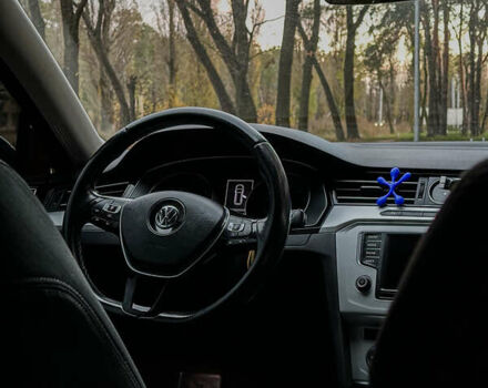 Синий Фольксваген Пассат, объемом двигателя 1.6 л и пробегом 219 тыс. км за 15200 $, фото 4 на Automoto.ua