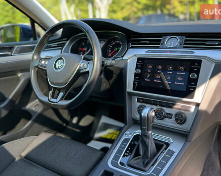 Синий Фольксваген Пассат, объемом двигателя 1.6 л и пробегом 197 тыс. км за 17500 $, фото 9 на Automoto.ua