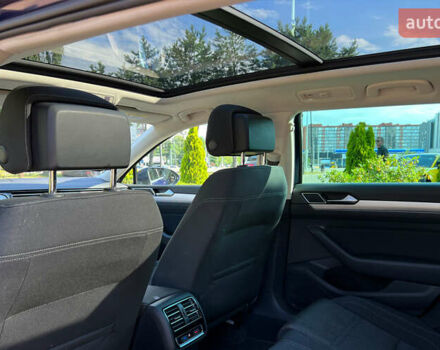 Синий Фольксваген Пассат, объемом двигателя 1.6 л и пробегом 197 тыс. км за 17500 $, фото 11 на Automoto.ua