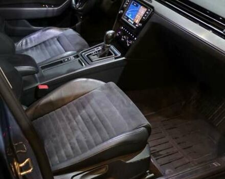 Синий Фольксваген Пассат, объемом двигателя 1.97 л и пробегом 300 тыс. км за 18500 $, фото 11 на Automoto.ua