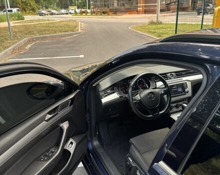 Синій Фольксваген Пассат, об'ємом двигуна 1.6 л та пробігом 220 тис. км за 15000 $, фото 5 на Automoto.ua