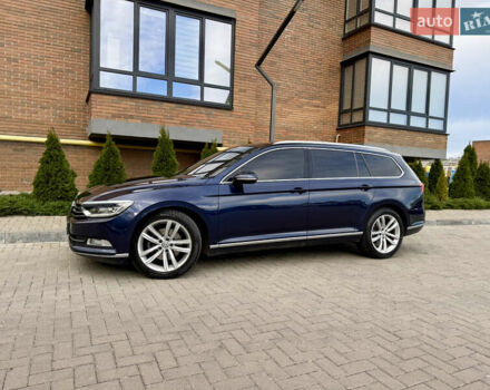 Фольксваген Пассат 2017 в Житомире на Automoto.ua Синий Фольксваген Пассат, объемом двигателя 2 л и пробегом 266 тыс. км за 17600 $, фото 2 на Automoto.ua