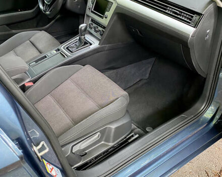 Синий Фольксваген Пассат, объемом двигателя 1.6 л и пробегом 259 тыс. км за 14700 $, фото 10 на Automoto.ua