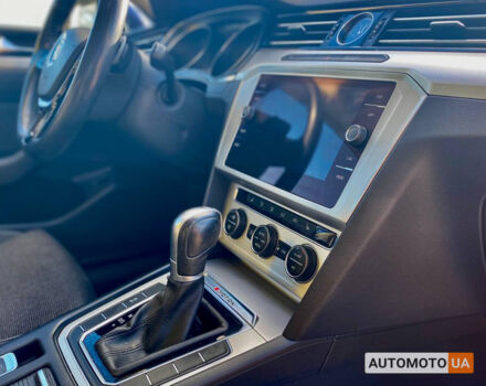 Синій Фольксваген Пассат, об'ємом двигуна 2 л та пробігом 231 тис. км за 17700 $, фото 17 на Automoto.ua