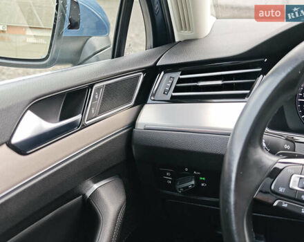 Фольксваген Пассат 2018 в Луцке на Automoto.ua Синий Фольксваген Пассат, объемом двигателя 2 л и пробегом 127 тыс. км за 24999 $, фото 30 на Automoto.ua