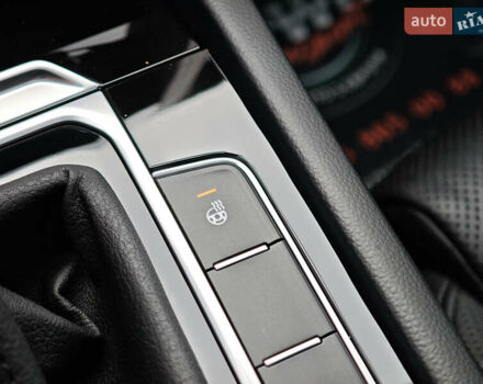 Фольксваген Пассат 2018 в Луцке на Automoto.ua Синий Фольксваген Пассат, объемом двигателя 2 л и пробегом 127 тыс. км за 24999 $, фото 46 на Automoto.ua