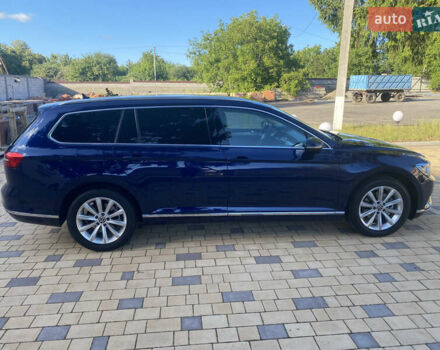 Синий Фольксваген Пассат, объемом двигателя 2 л и пробегом 300 тыс. км за 16900 $, фото 3 на Automoto.ua