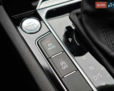 Фольксваген Пассат 2018 в Луцке на Automoto.ua Синий Фольксваген Пассат, объемом двигателя 2 л и пробегом 127 тыс. км за 24999 $, фото 45 на Automoto.ua