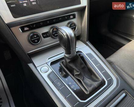 Синий Фольксваген Пассат, объемом двигателя 2 л и пробегом 222 тыс. км за 16999 $, фото 46 на Automoto.ua