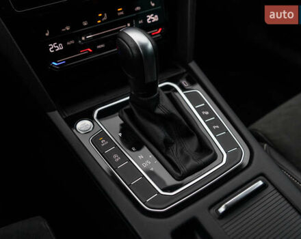 Синий Фольксваген Пассат, объемом двигателя 2 л и пробегом 213 тыс. км за 25300 $, фото 60 на Automoto.ua