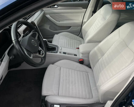 Синий Фольксваген Пассат, объемом двигателя 2 л и пробегом 154 тыс. км за 28439 $, фото 23 на Automoto.ua