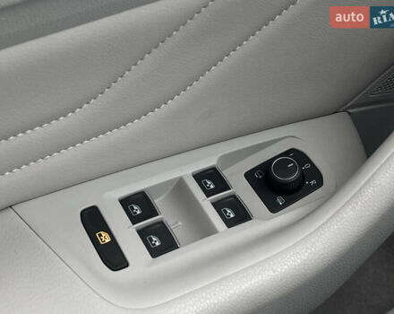 Синий Фольксваген Пассат, объемом двигателя 2 л и пробегом 154 тыс. км за 28439 $, фото 52 на Automoto.ua