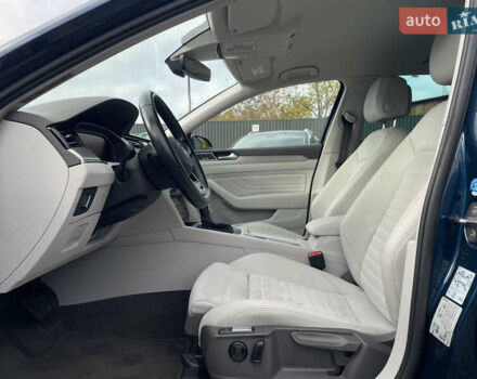 Синий Фольксваген Пассат, объемом двигателя 2 л и пробегом 154 тыс. км за 28439 $, фото 22 на Automoto.ua