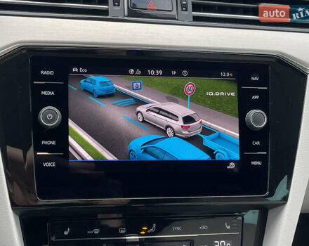 Синий Фольксваген Пассат, объемом двигателя 2 л и пробегом 154 тыс. км за 28439 $, фото 60 на Automoto.ua