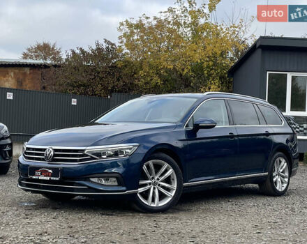 Синий Фольксваген Пассат, объемом двигателя 2 л и пробегом 154 тыс. км за 28439 $, фото 3 на Automoto.ua