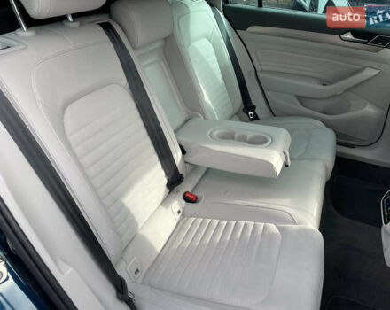 Синий Фольксваген Пассат, объемом двигателя 2 л и пробегом 154 тыс. км за 28439 $, фото 37 на Automoto.ua