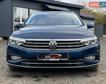 Синий Фольксваген Пассат, объемом двигателя 2 л и пробегом 154 тыс. км за 28439 $, фото 1 на Automoto.ua