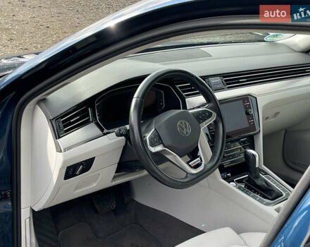 Синий Фольксваген Пассат, объемом двигателя 2 л и пробегом 154 тыс. км за 28439 $, фото 24 на Automoto.ua