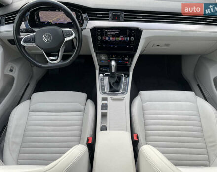 Синий Фольксваген Пассат, объемом двигателя 2 л и пробегом 154 тыс. км за 28439 $, фото 44 на Automoto.ua