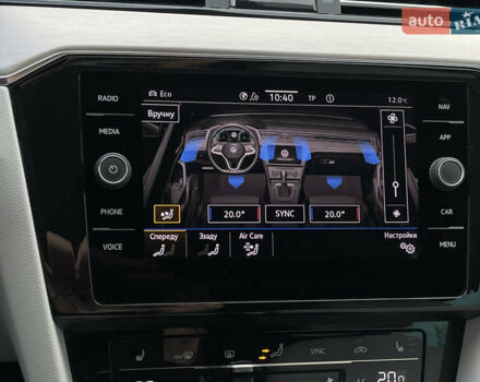 Синий Фольксваген Пассат, объемом двигателя 2 л и пробегом 154 тыс. км за 28439 $, фото 67 на Automoto.ua