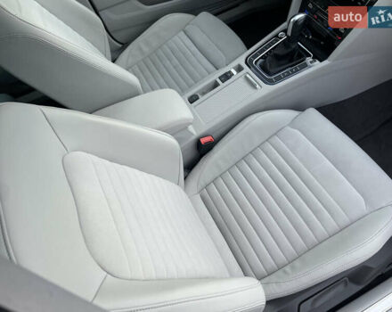 Синий Фольксваген Пассат, объемом двигателя 2 л и пробегом 154 тыс. км за 28439 $, фото 42 на Automoto.ua