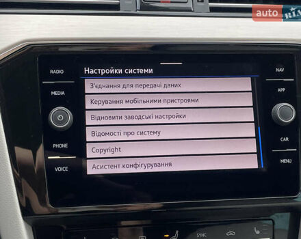 Синий Фольксваген Пассат, объемом двигателя 2 л и пробегом 154 тыс. км за 28439 $, фото 71 на Automoto.ua